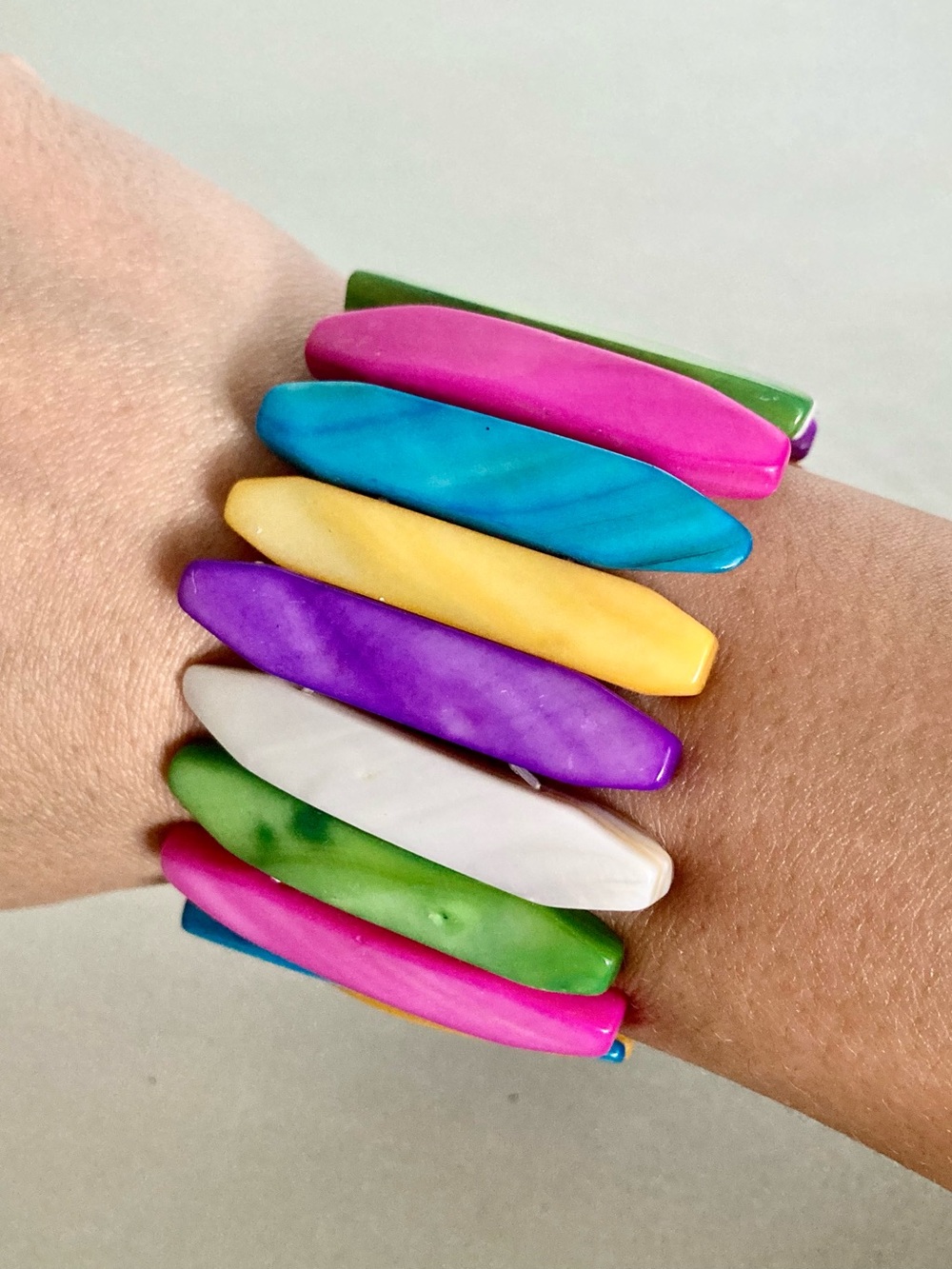 NWOT Colorful Shell like Bead Stretch Bracelet Multicolor beach tropical jewelry